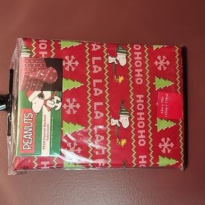 PEANUTS PEVA Christmas tablecloth